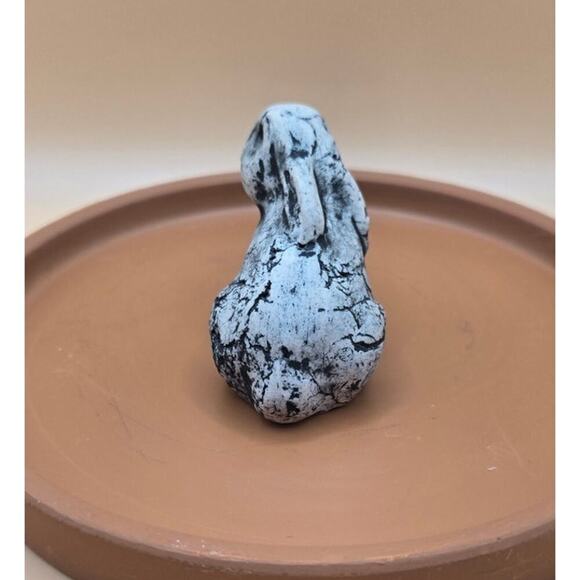 Pottery Rabbit Figurine made from Mt. St. Helen Ash Singed by Artist - Picture 2 of 5